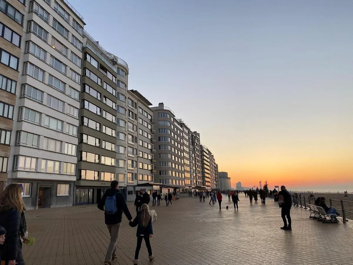 Daire Oskar Luxe Appartement Op Zeedijk Met Zeezicht Oostende Belçika