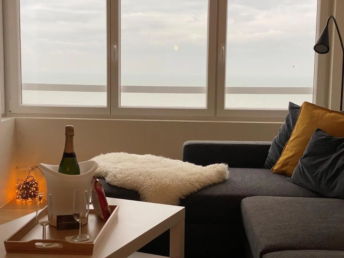 Daire Oskar Luxe Appartement Op Zeedijk Met Zeezicht Oostende