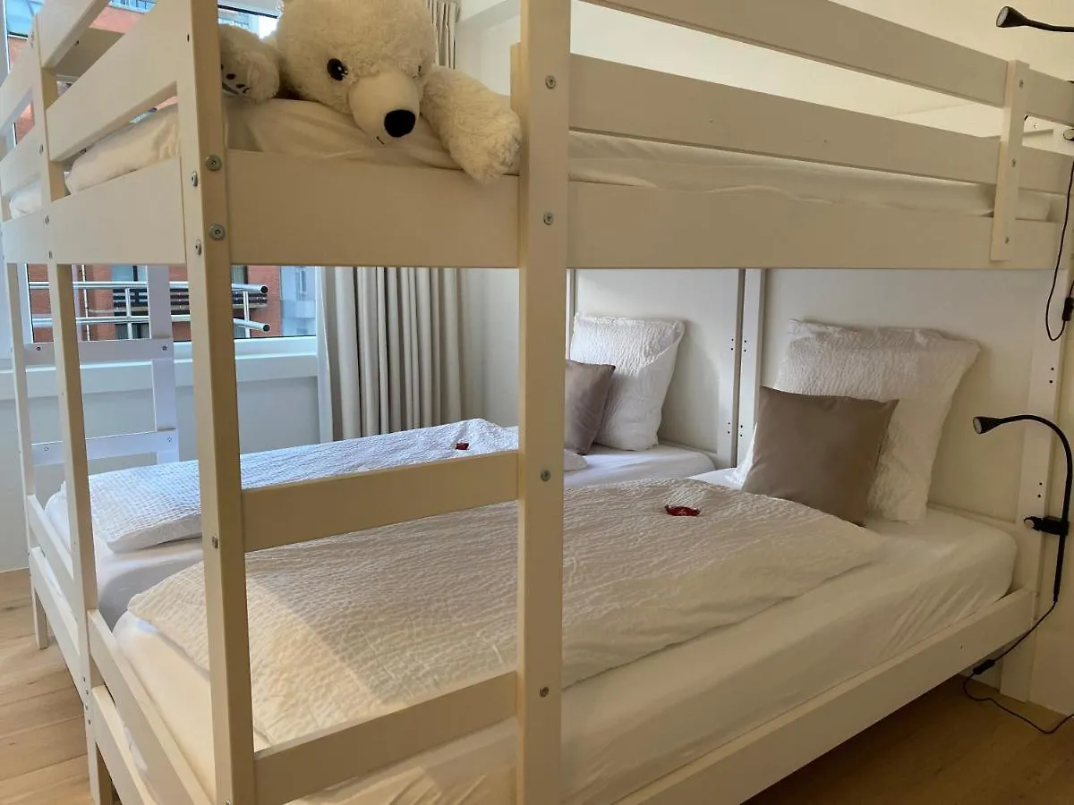 Daire Oskar Luxe Appartement Op Zeedijk Met Zeezicht Oostende